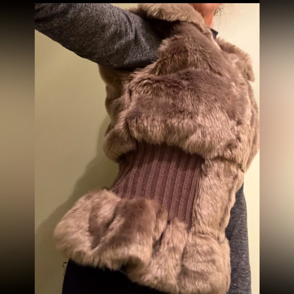 Gorgeous faux fur vest - Picture 8 of 13